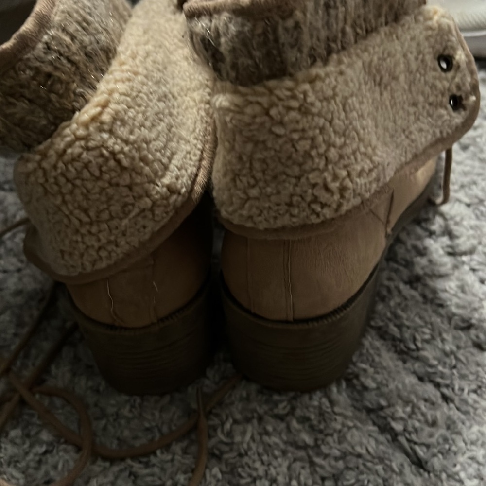 Boots - Picture 3 of 4